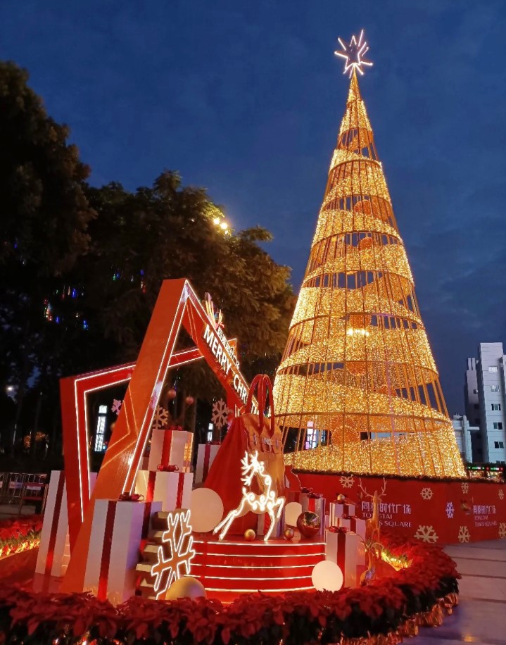 2021年的现货圣诞美陈及圣诞树 2021年的现货圣诞美陈及圣诞树